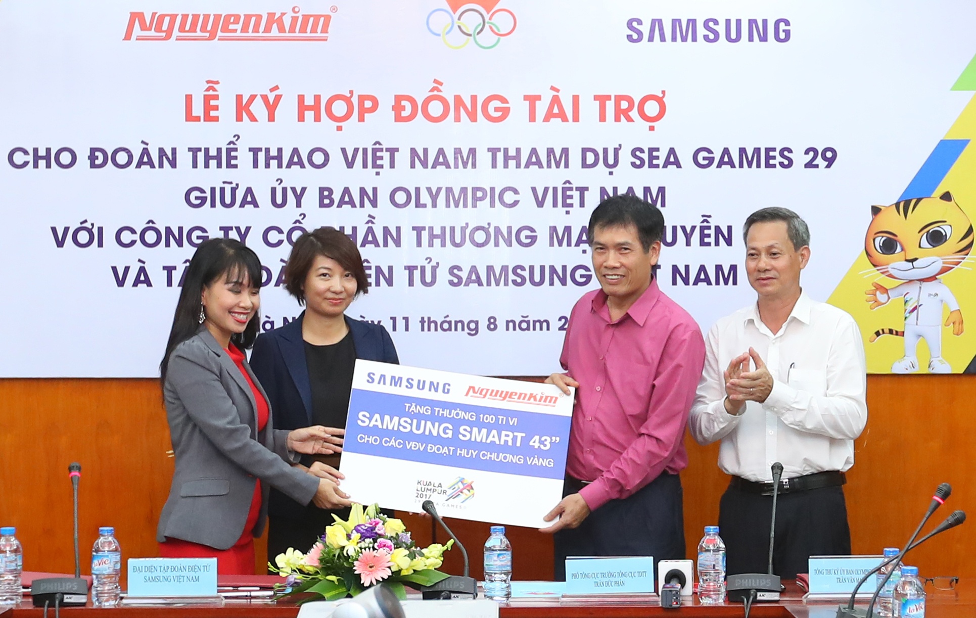 VDV gianh HCV SEA Games 29 duoc thuong hon 70 trieu dong hinh anh
