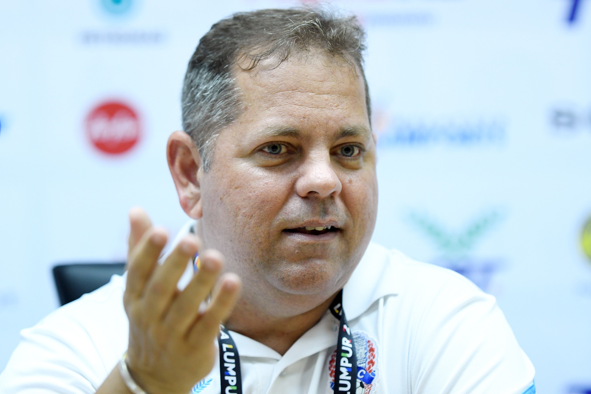 HLV Huu Thang phat bieu anh 2