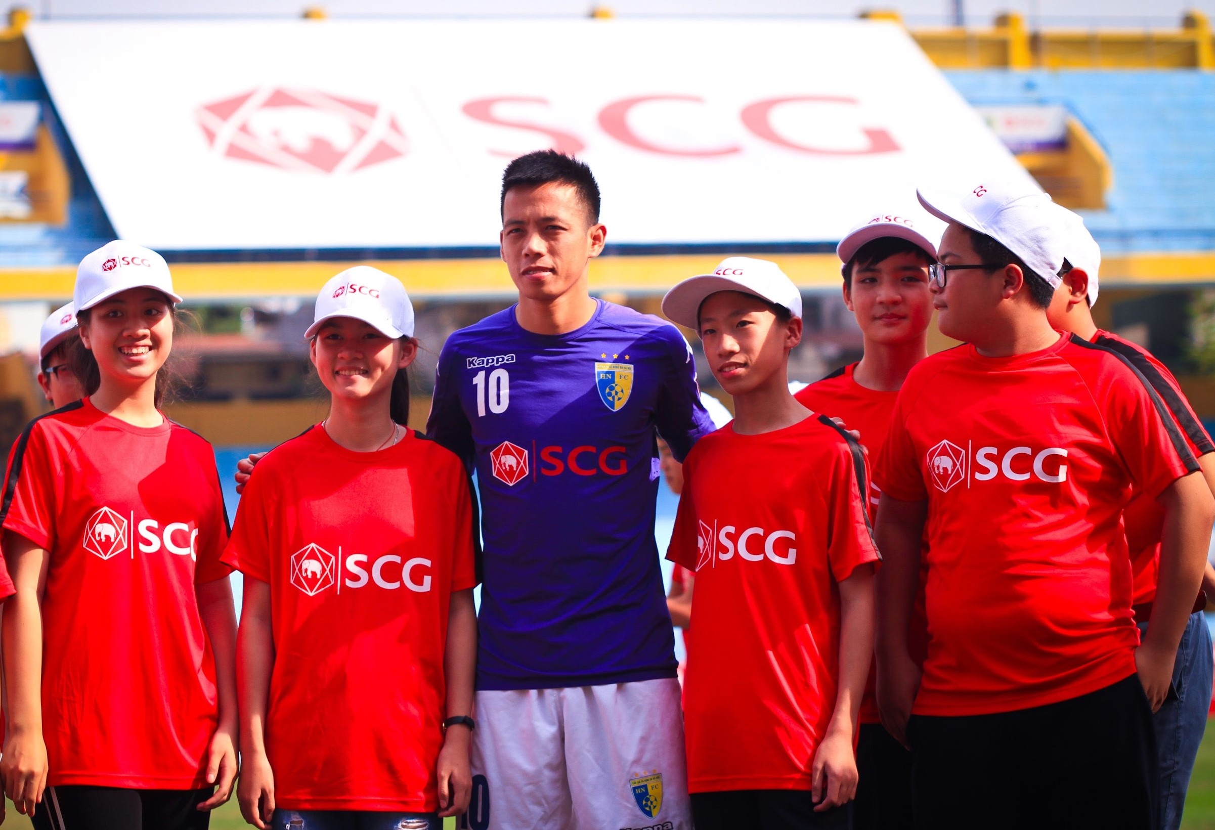 Thu quan tuyen Viet Nam truyen lua cho cac hoc sinh thu do hinh anh