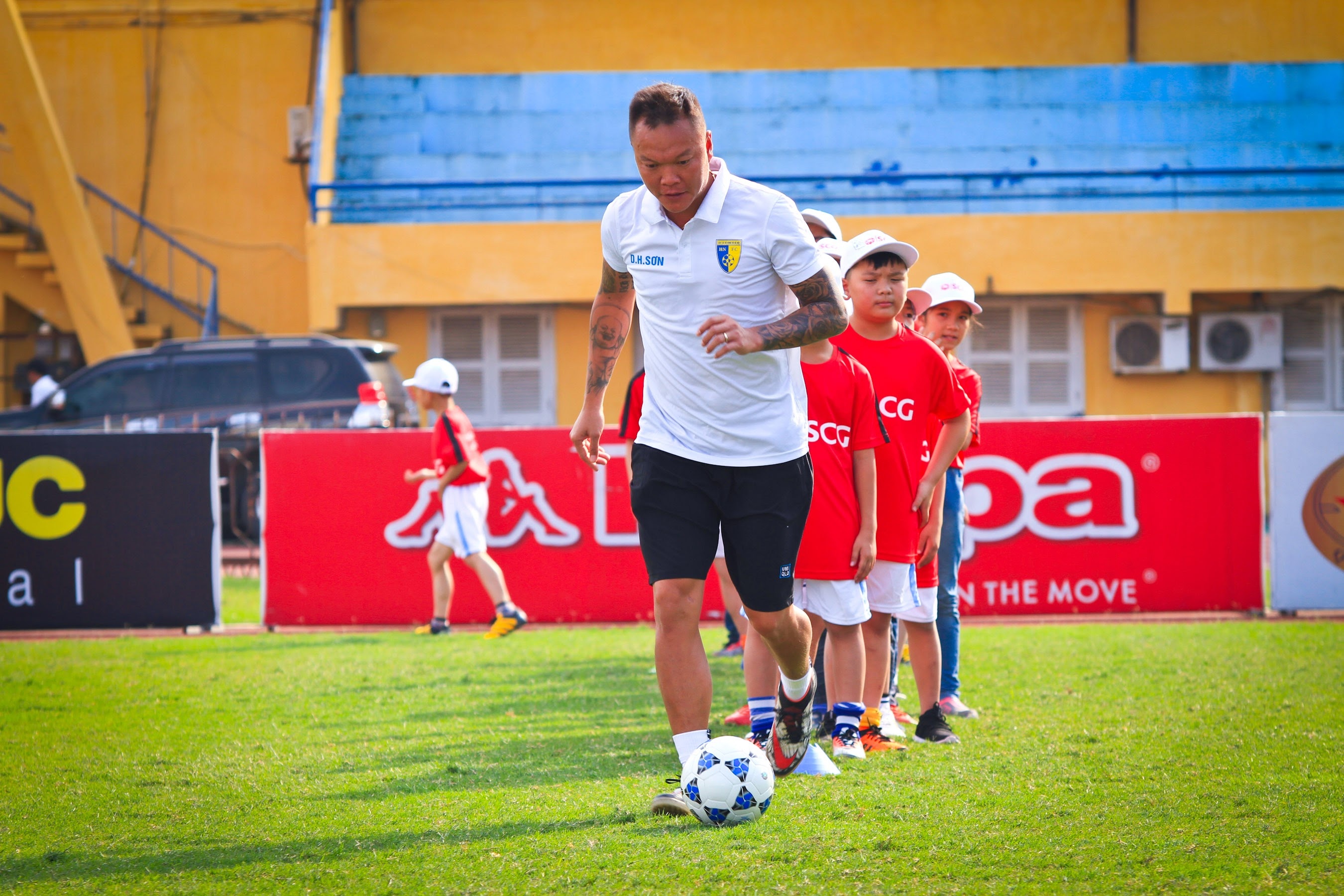 Văn Quyết truyền lửa cho học sinh thủ đô ảnh 2 Van Quyet truyen lua cho hoc sinh thu do anh 2