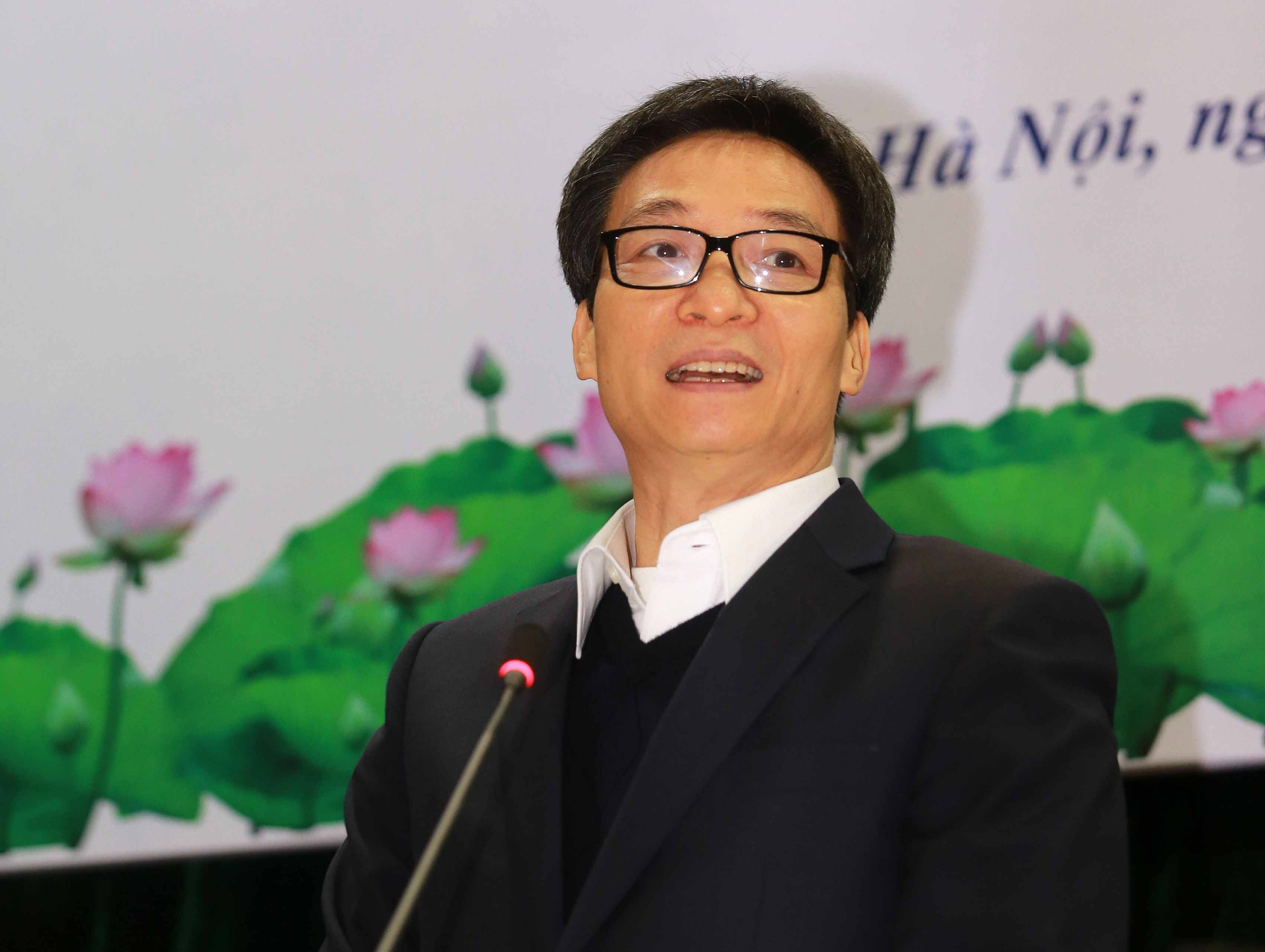 Pho thu tuong Vu Duc Dam: 'Bong da con vo vai, chia diem nhau khong?' hinh anh