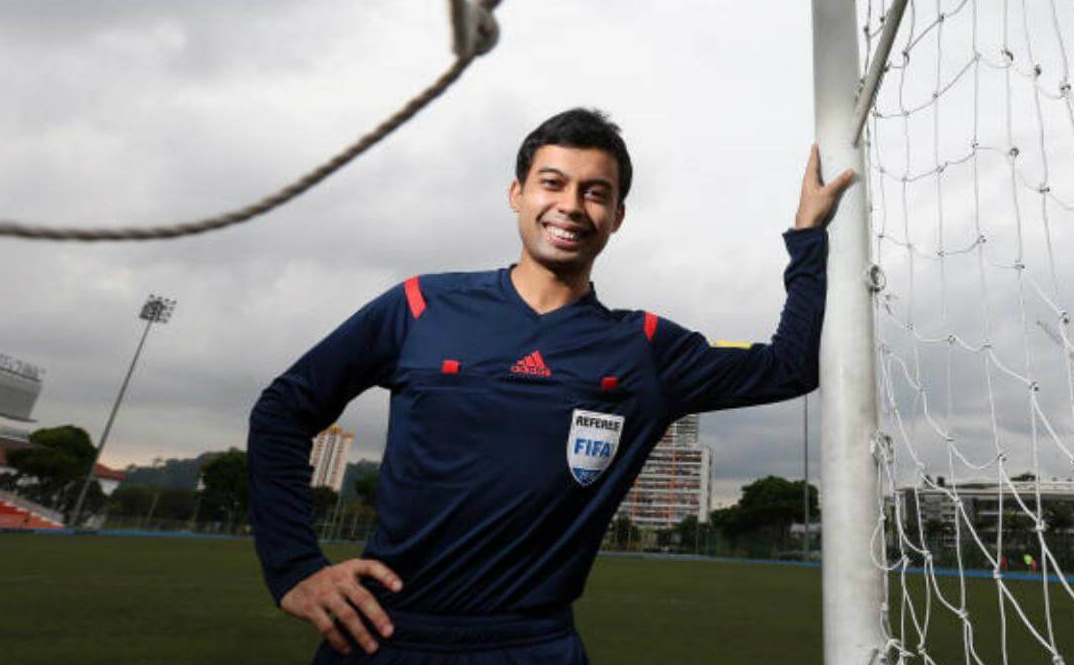 Trong tai Singapore bat tran U23 Viet Nam vs U23 Qatar hinh anh