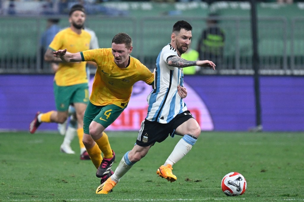 sút hút Messi ảnh 1 sut hut Messi anh 1