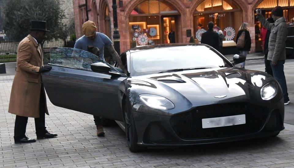 David Beckham mua siêu xe thể thao mới của Aston Martin ảnh 1 David Beckham mua sieu xe the thao moi cua Aston Martin anh 1