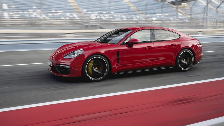 75.000 chiec Porsche Panamera phai trieu hoi vi loi tro luc lai hinh anh
