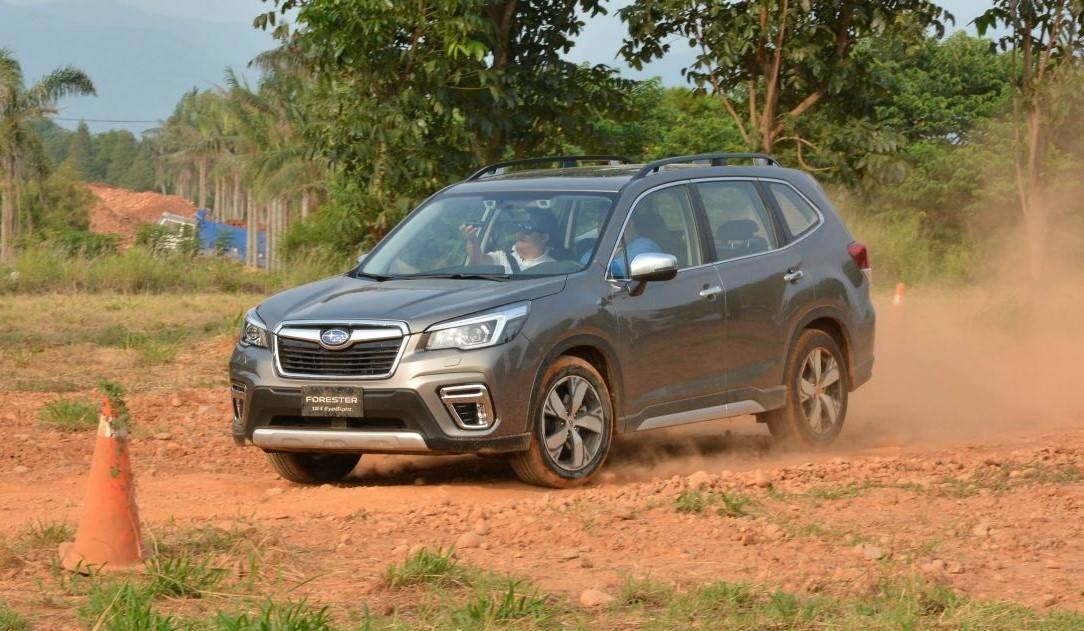 Nhan mua giai thuong an toan tai My, Subaru van gap kho tai VN hinh anh