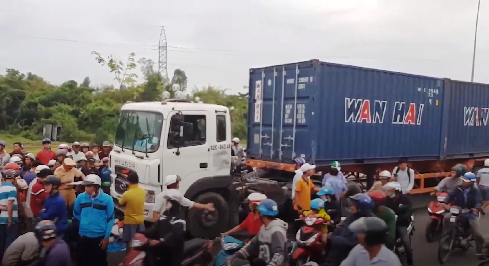 Tai xe xe tai, xe container can luu y gi de giam nguy co tai nan? hinh anh