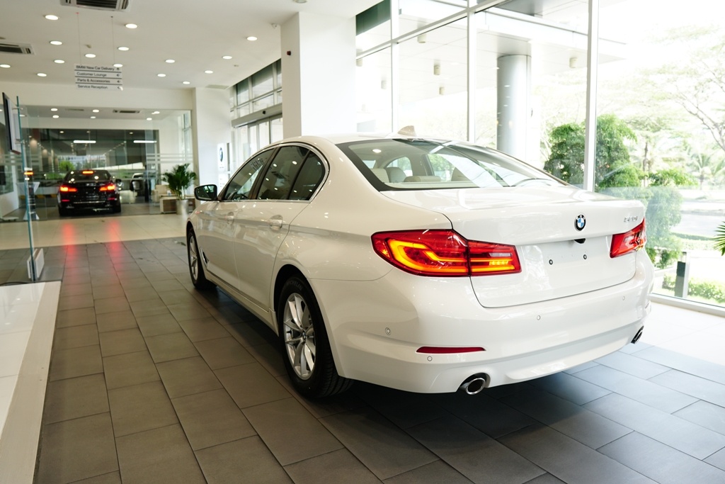 BMW 5-Series the he 7 ra mat Viet Nam,  gia 2, 4 ty anh 5