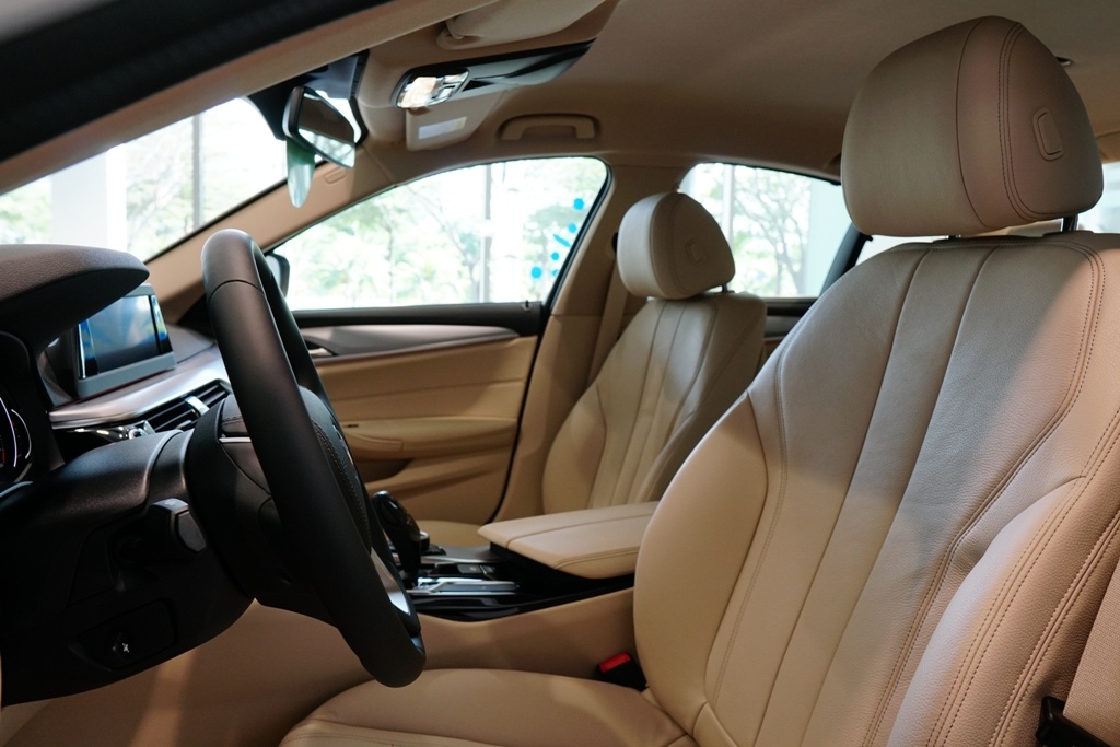 BMW 5-Series the he 7 ra mat Viet Nam,  gia 2, 4 ty anh 7