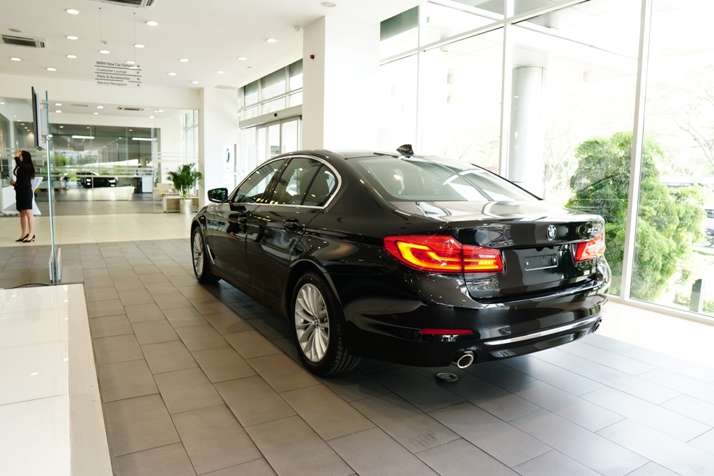 BMW 5-Series the he 7 ra mat Viet Nam,  gia 2, 4 ty anh 10