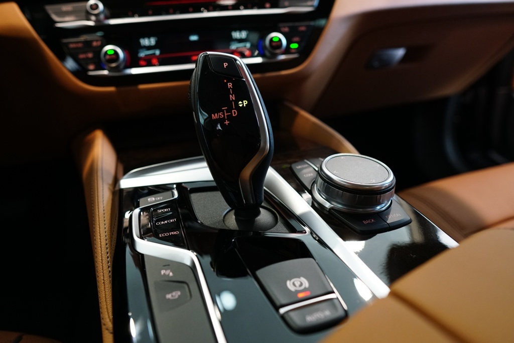 BMW 5-Series the he 7 ra mat Viet Nam,  gia 2, 4 ty anh 12