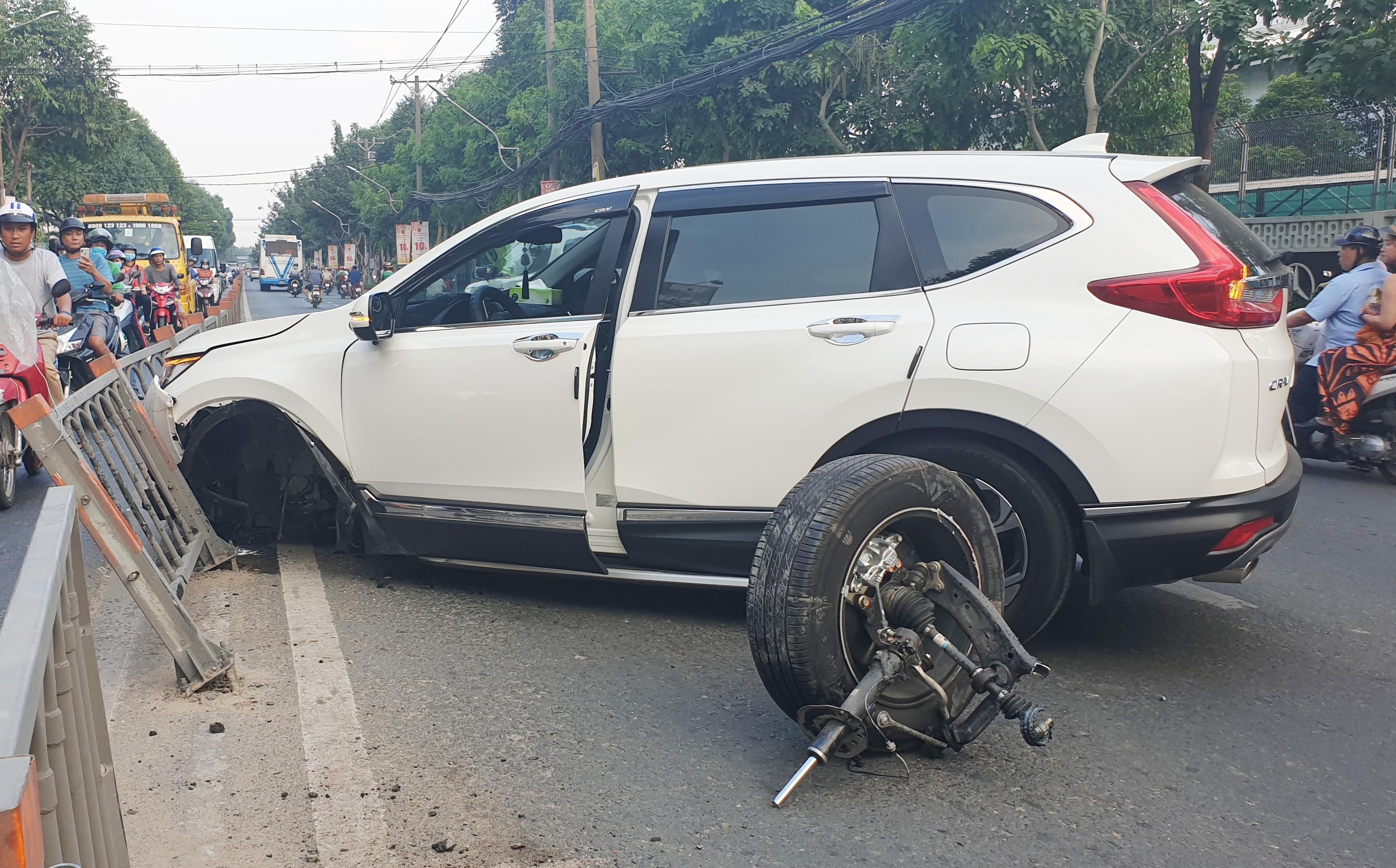 Xe hoi gay cang, rung banh co phai do chat luong thap? hinh anh