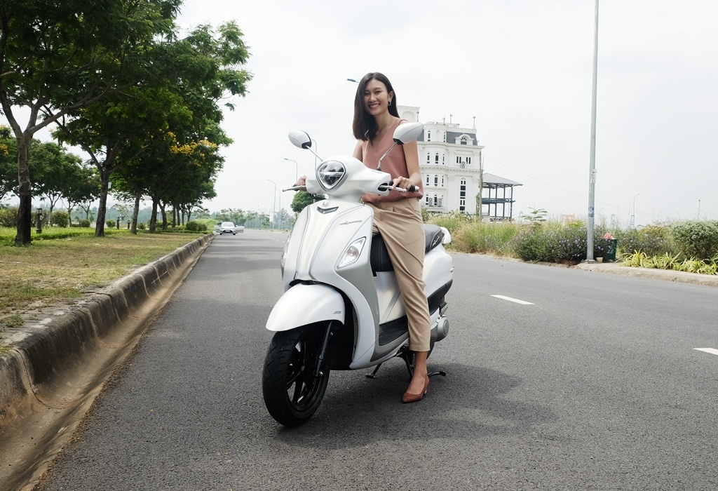 Danh gia Yamaha Grande Hybrid: Tien va dep, dong co dien co an tuong? hinh anh