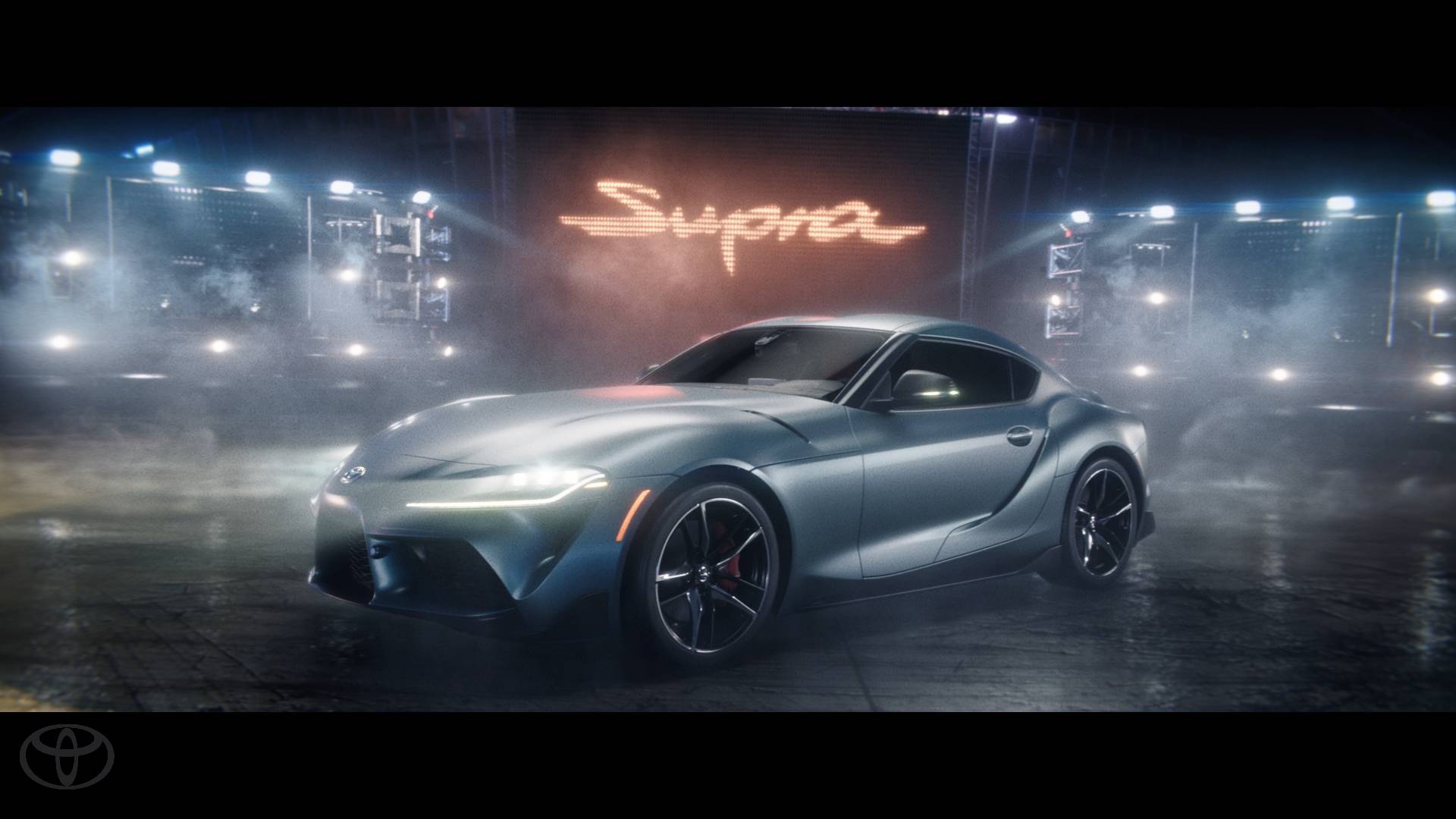 Toyota Supra 2020 bieu dien drift trong san pinball khong lo hinh anh