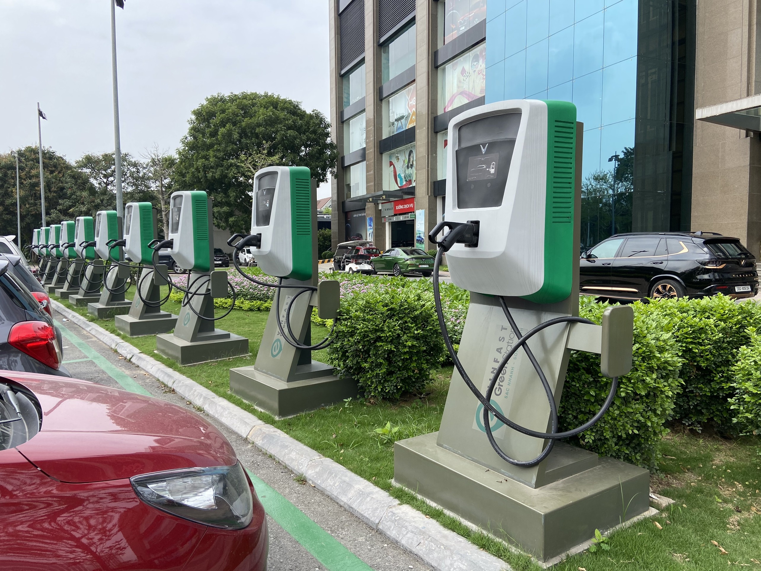 Nhung dieu can biet ve mau xe dien VinFast ban ra tai Viet Nam anh 5