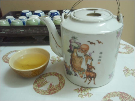 Uong nuoc voi khong dung cach, tai hoa khon luong hinh anh