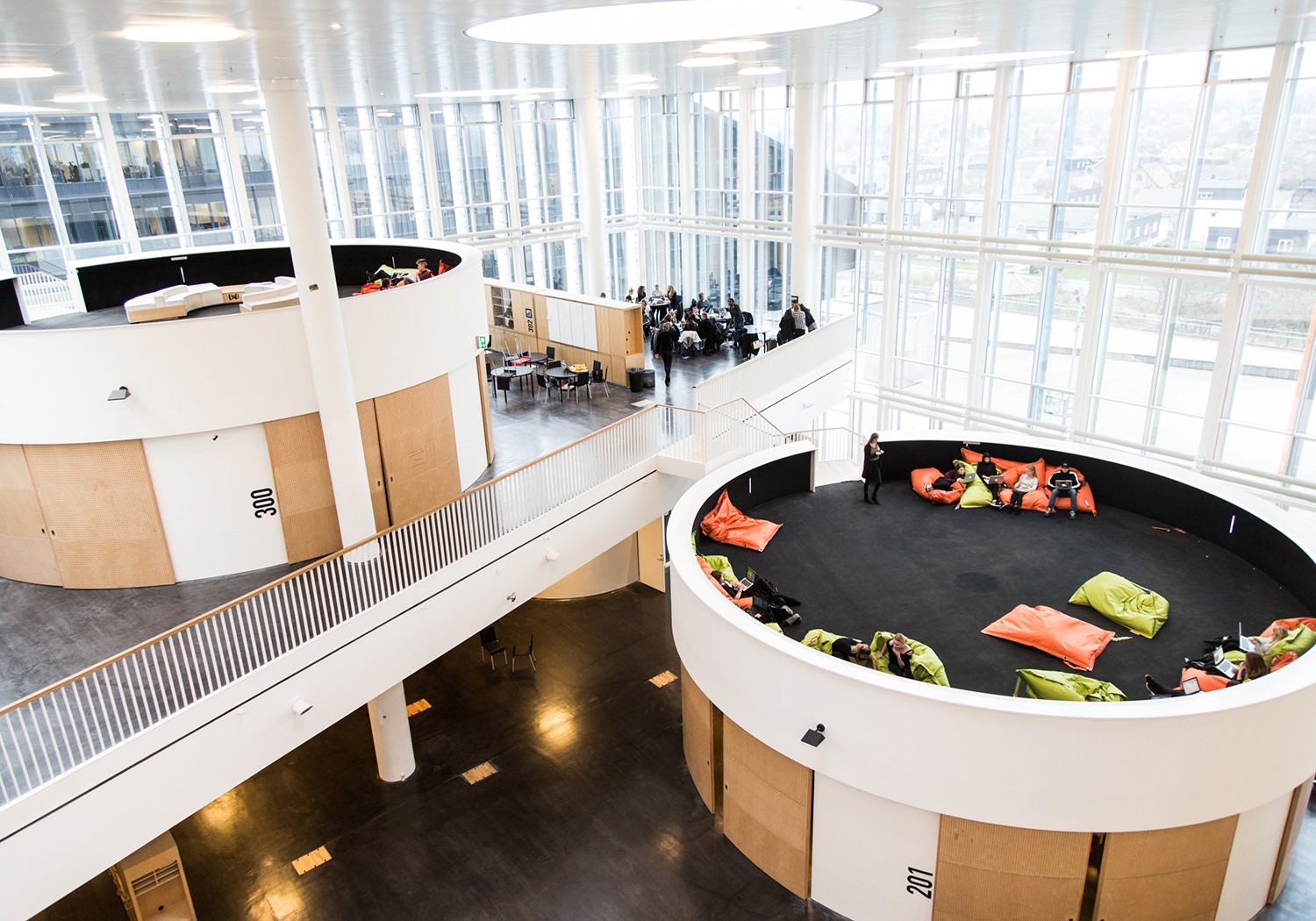 Nhung ngoi truong dep nhat the gioi hinh anh