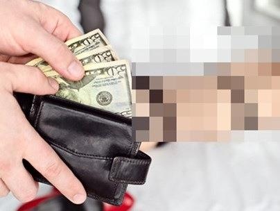 Sinh vien 'show hang' qua webcam de tra hoc phi hinh anh