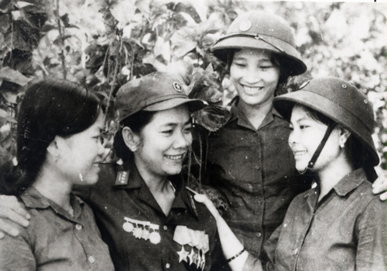 Trac nghiem ngay 20/10: Nhung phu nu viet nen su Viet hinh anh