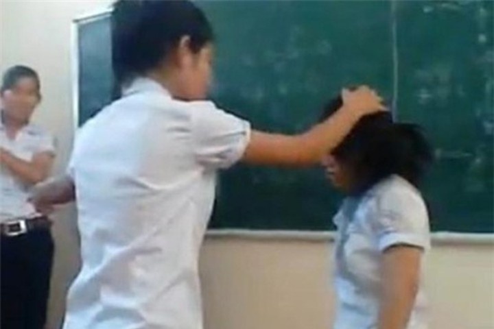 Chi co yeu thuong moi day lui bao luc hoc duong hinh anh