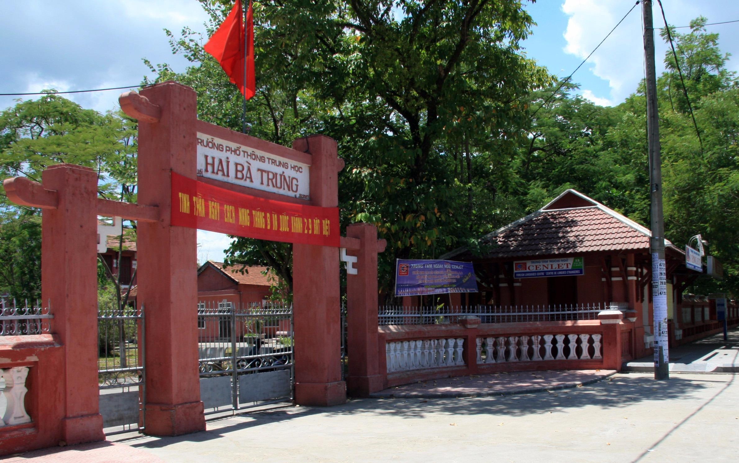 Hang chuc van bang tot nghiep THCS that lac hinh anh