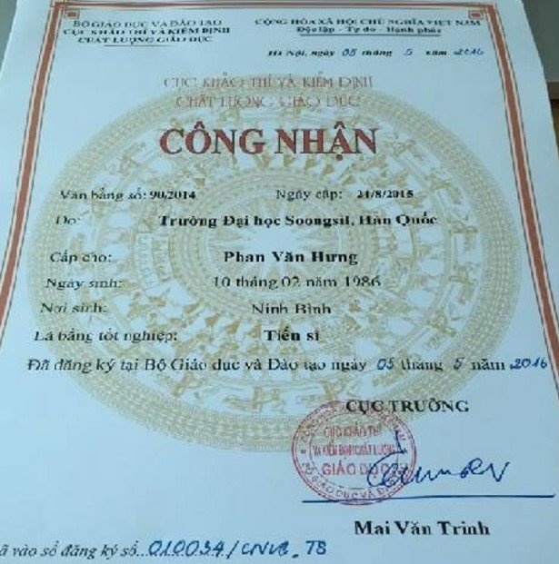 giáo sư nhảy lên bàn chửi bậy  ảnh 1 giao su nhay len ban chui bay anh 1