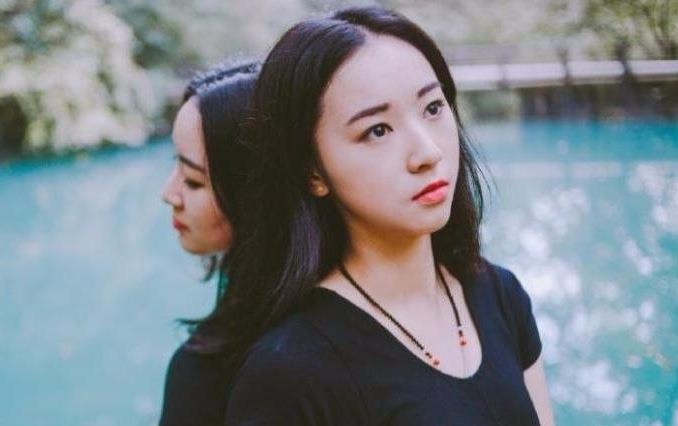 Chi em song sinh tai sac ven toan noi tieng mang hinh anh