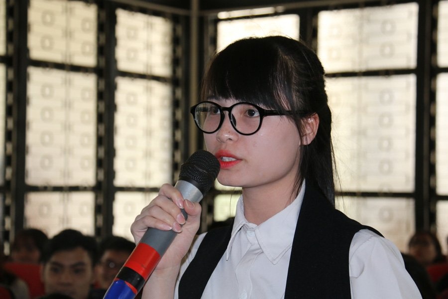 Sinh vien doi luong khoi diem 2.000 USD co ao tuong? hinh anh