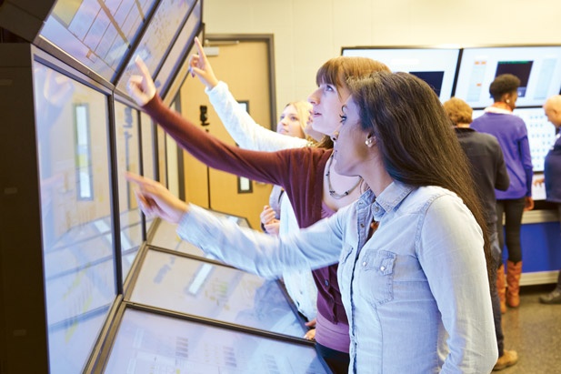 luong cho sinh vien moi ra truong anh 5