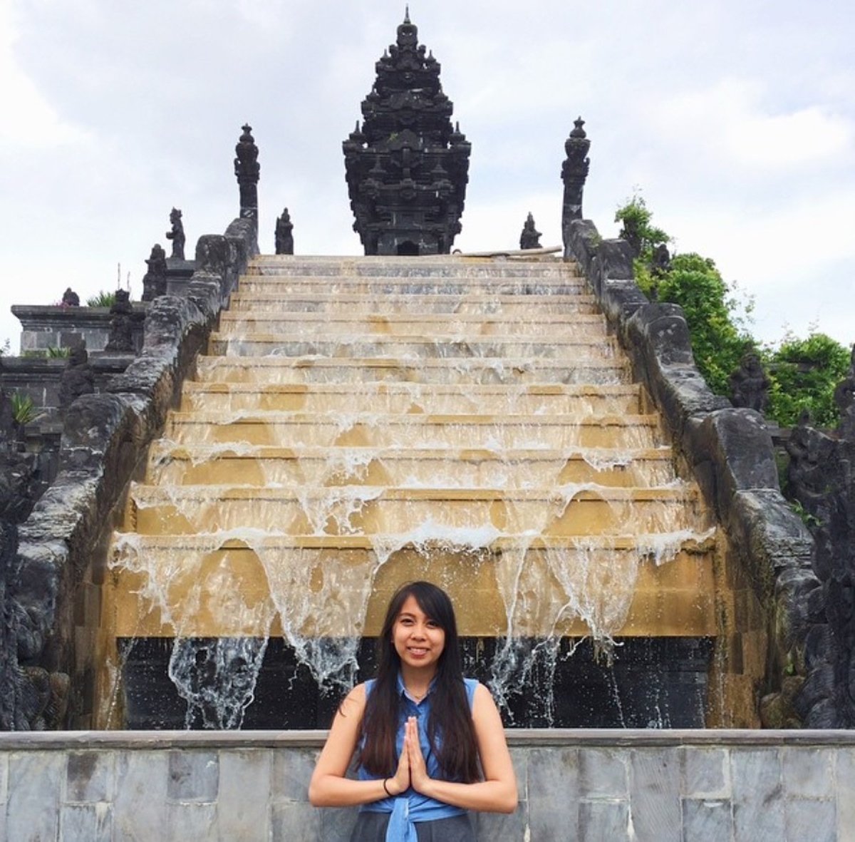 co gai du lich khap the gioi anh 1