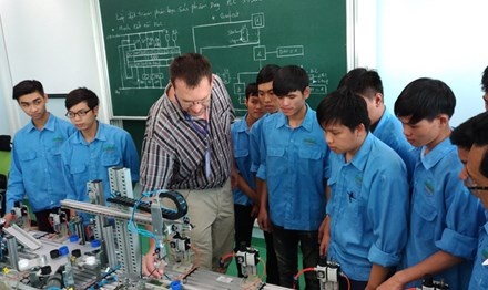 học sinh học nghề ảnh 1 hoc sinh hoc nghe anh 1