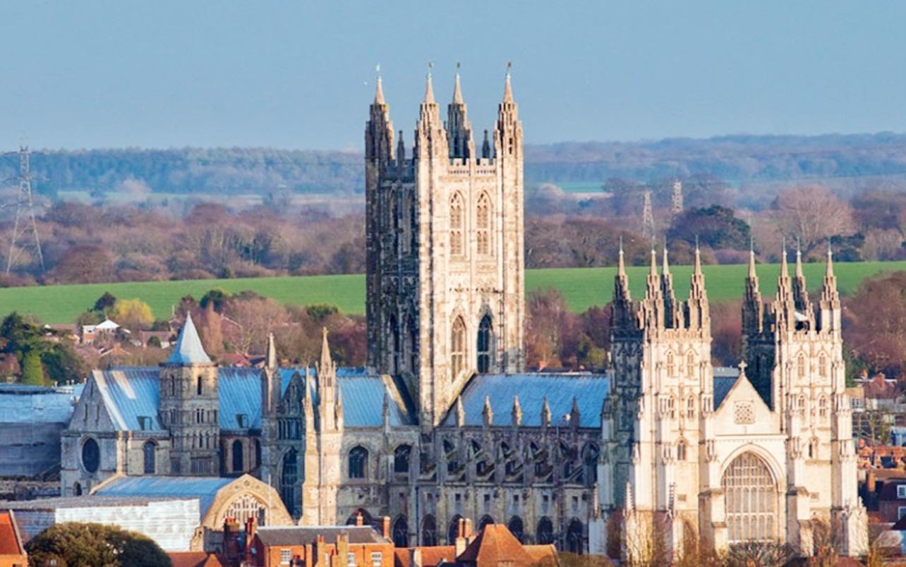 Vu pho 26 tuoi hoc truong nao o nuoc ngoai? hinh anh