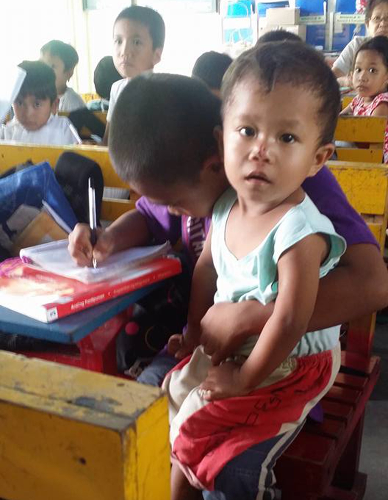 cau be ngheo be em toi lop anh 1