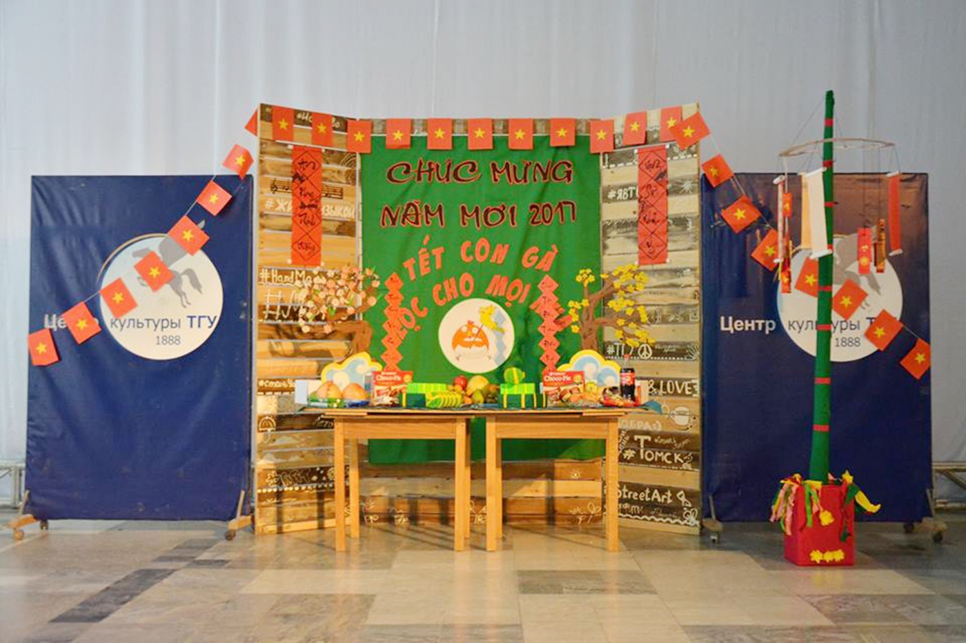 du hoc sinh don Tet anh 1