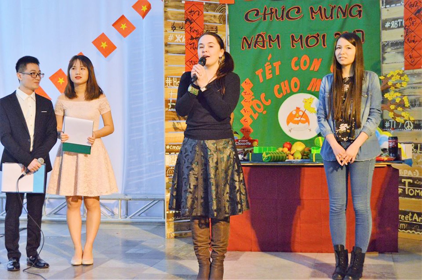 du hoc sinh don Tet anh 3