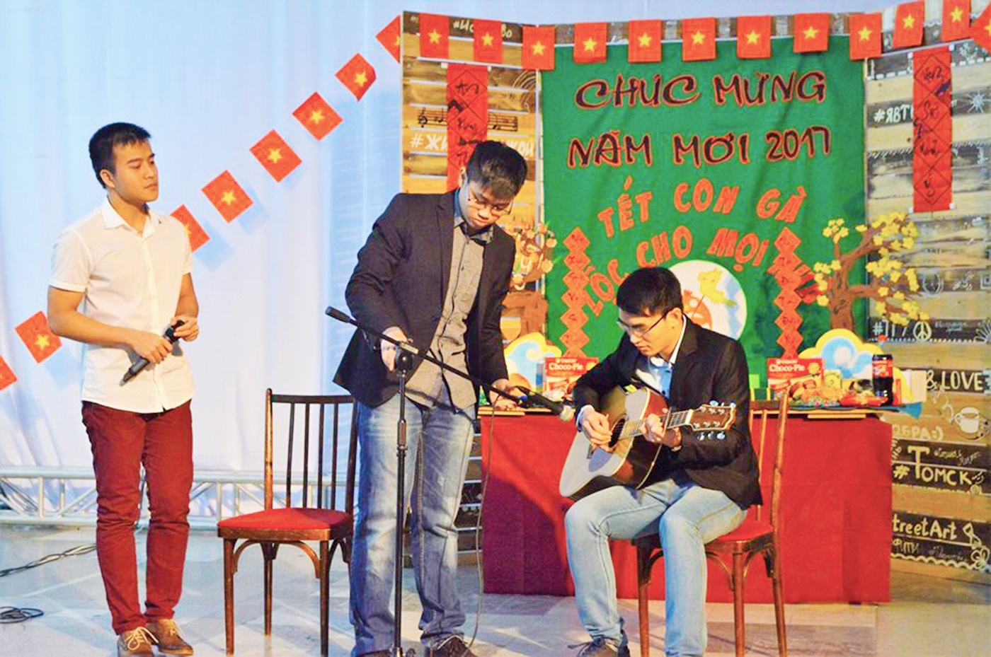 du hoc sinh don Tet anh 4