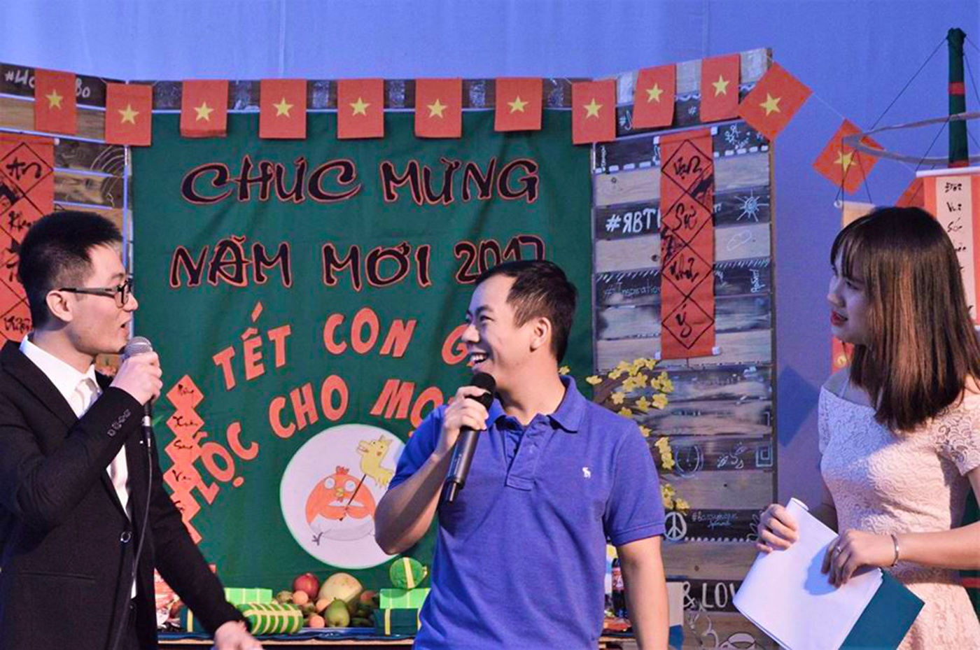 du hoc sinh don Tet anh 6