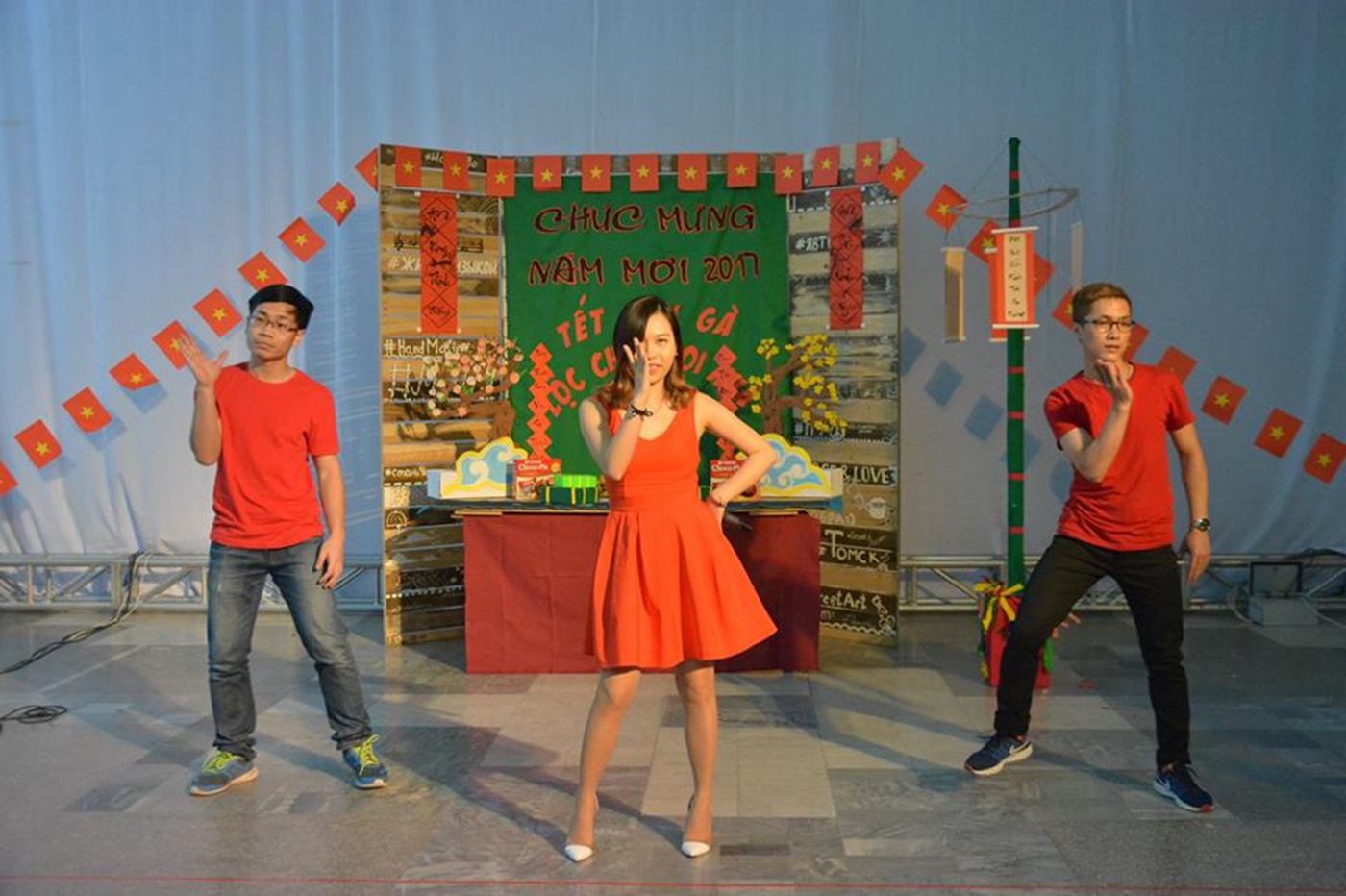 du hoc sinh don Tet anh 5