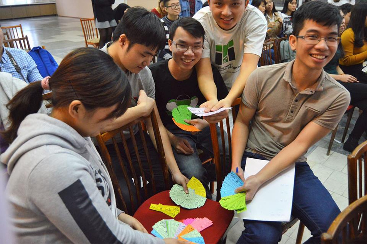 du hoc sinh don Tet anh 7