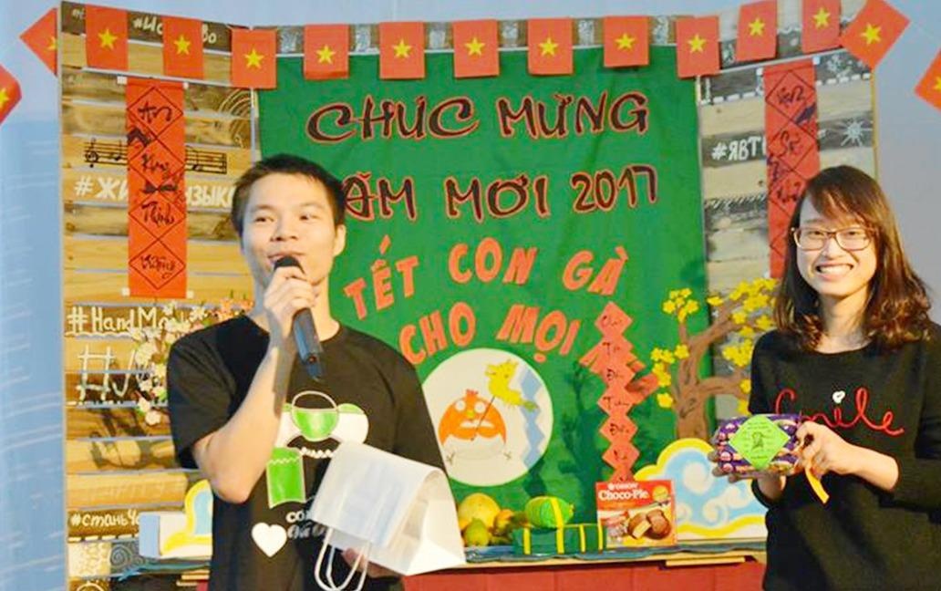 Tet am ap o Nga cua nhung dua con xa nha hinh anh