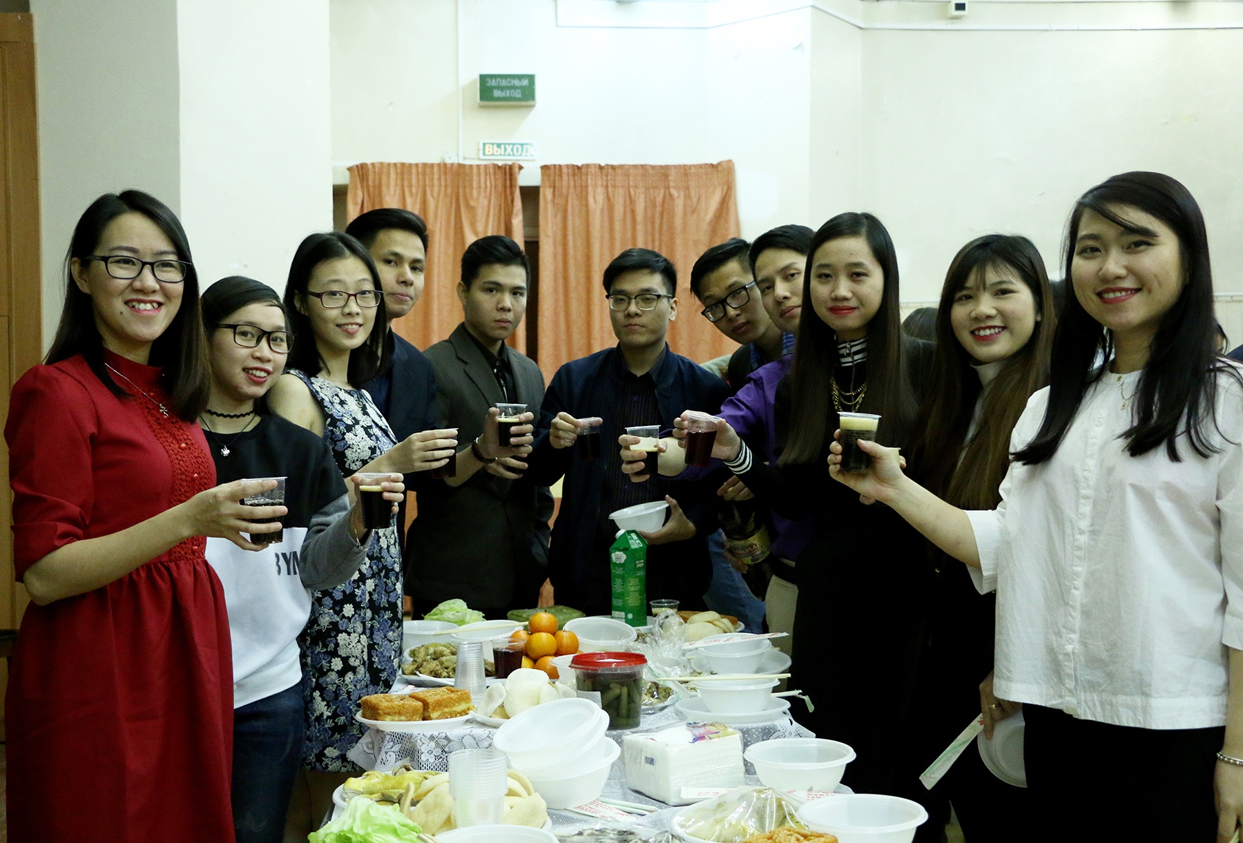 du hoc sinh don tet anh 4