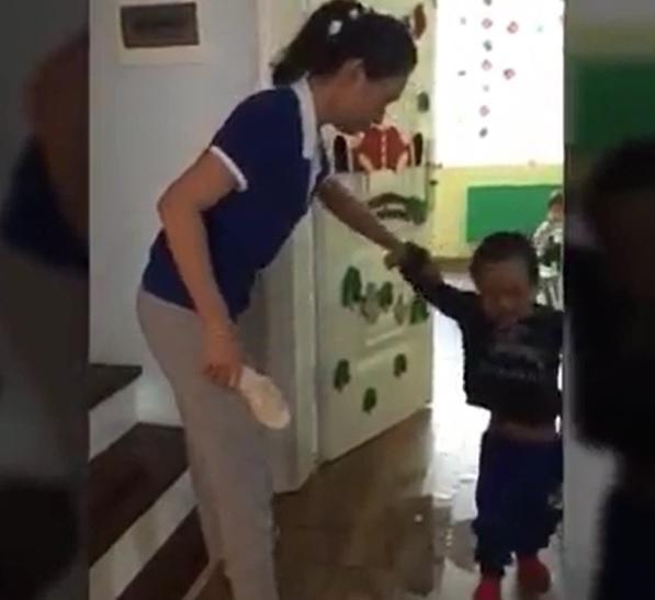 giáo viên mầm non đánh trẻ ảnh 1 giao vien mam non danh tre anh 1