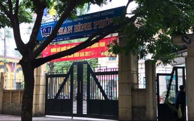 Ky luat co giao va 4 hoc sinh vu no trong phong thi nghiem hinh anh