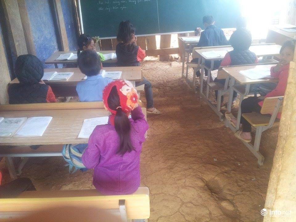 hoc sinh di bo toi truong anh 2