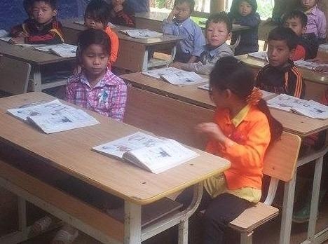 Hoc sinh Cao Bang di bo 10 km toi diem truong xap xe hinh anh