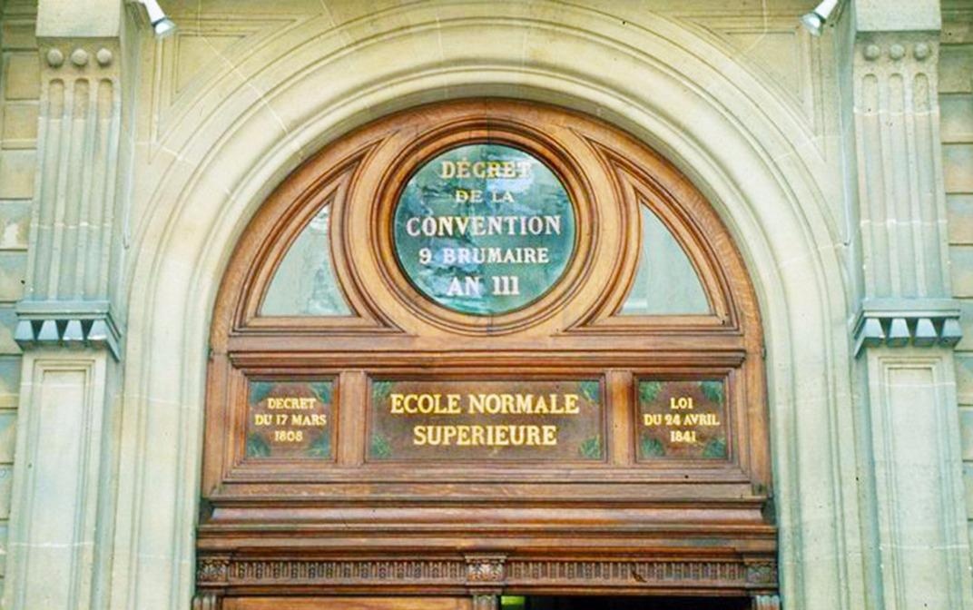 Truong cu cua GS Ngo Bao Chau cap hoc bong nganh Toan hinh anh