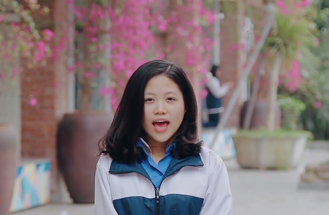 Hang nghin hoc sinh hat chuc thay Van Nhu Cuong mau khoe hinh anh