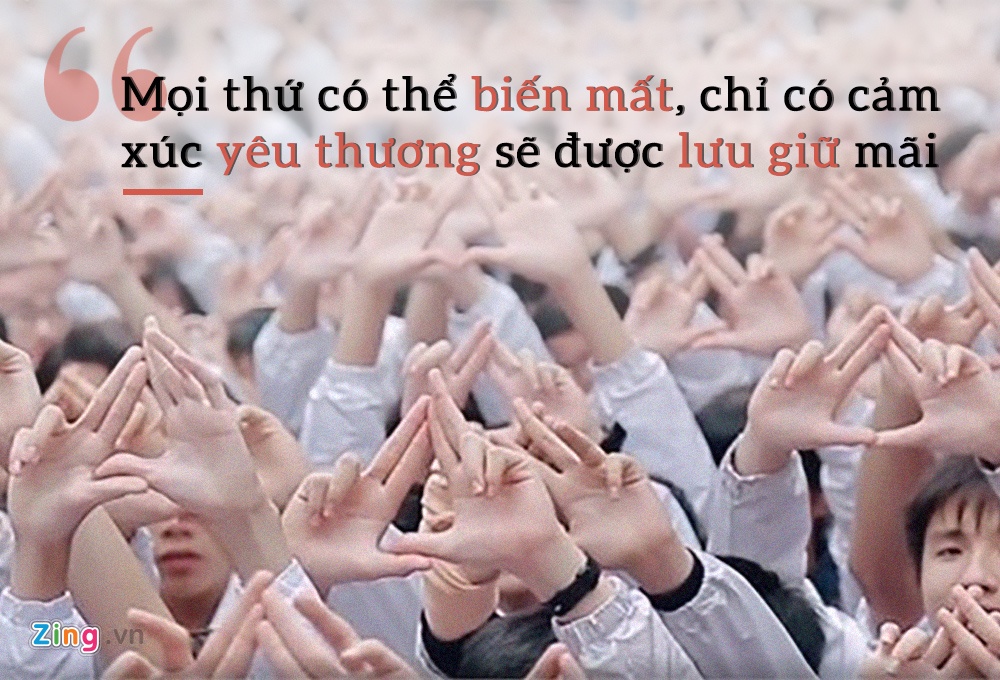 học sinh hát tặng thầy Văn Như Cương ảnh 3 hoc sinh hat tang thay Van Nhu Cuong anh 3