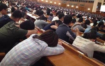 Dung 'nhoi so' sinh vien nam cuoi, hay dua ho vao phong LAB hinh anh