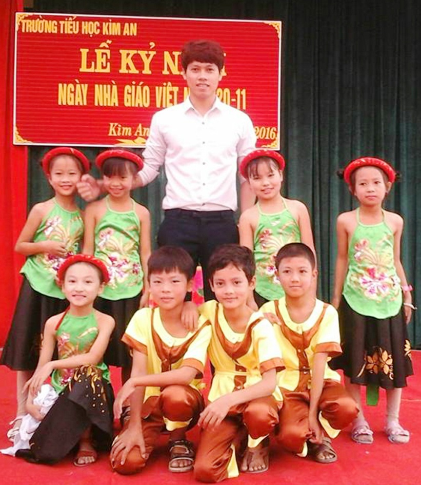 thầy giáo 8x ảnh 1 thay giao 8x anh 1
